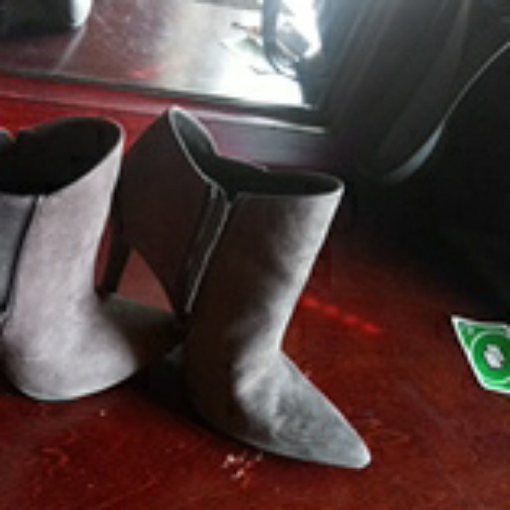 Shoes - Picture 5 of 5